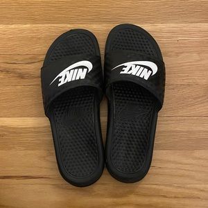 Black and White Nike Benassi JDI Women’s Slides